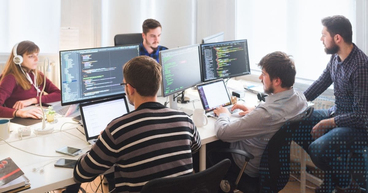 Phần mềm do nhân viên công ty phát triển